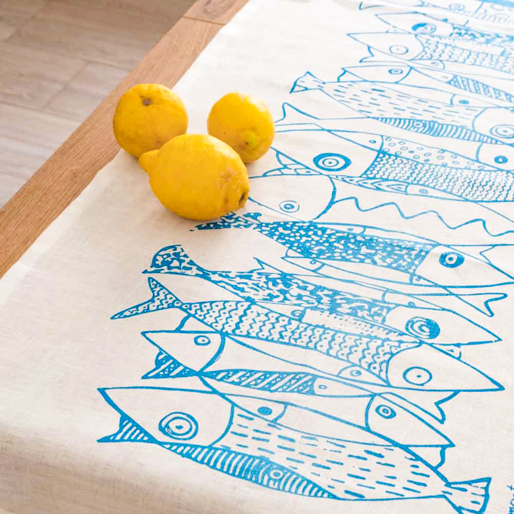 Pisci in Fila table runner