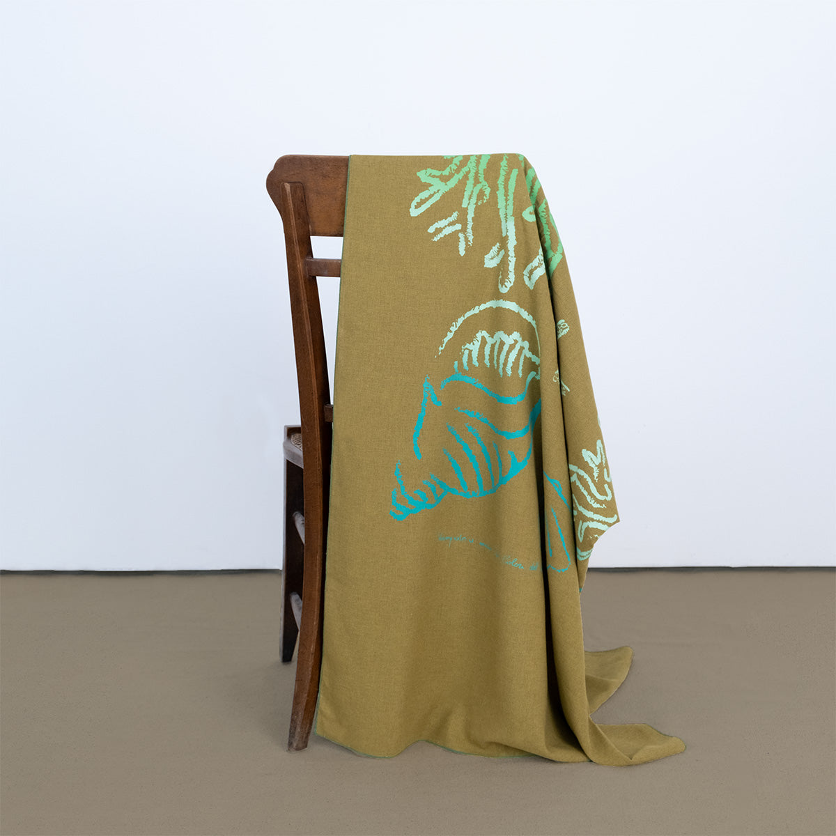 Telo d'arredo coloniale elementi marini ambientato