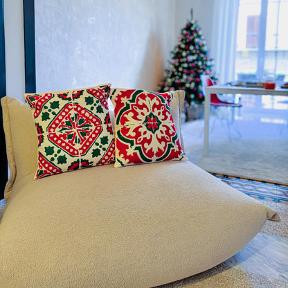 Maiolica Christmas round cushion cover