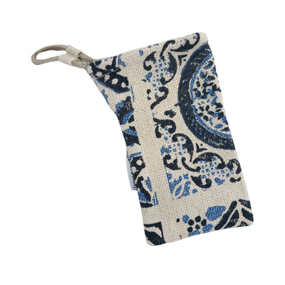 Patterned glasses case